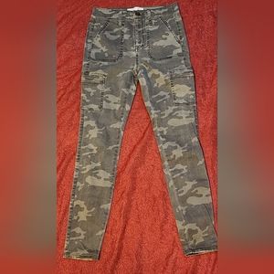 Mudd camo cargo pants for girls
